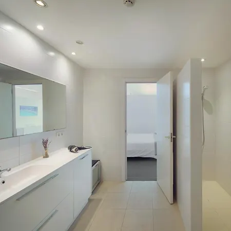 Villa In With Pool, Jacuzzi, Bbq, View, Ac, 12pax Sitges