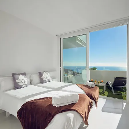 In With Pool, Jacuzzi, Bbq, View, Ac, 12pax Sitges