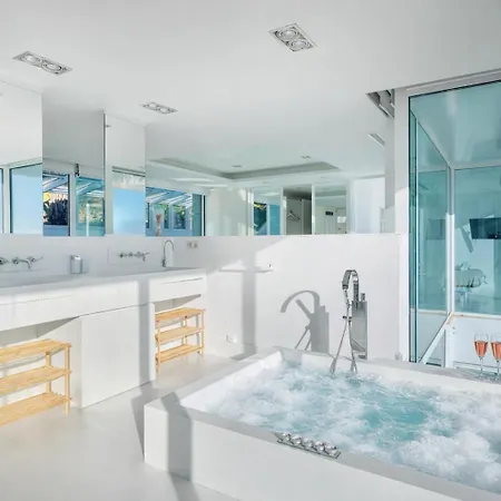 In With Pool, Jacuzzi, Bbq, View, Ac, 12pax Sitges