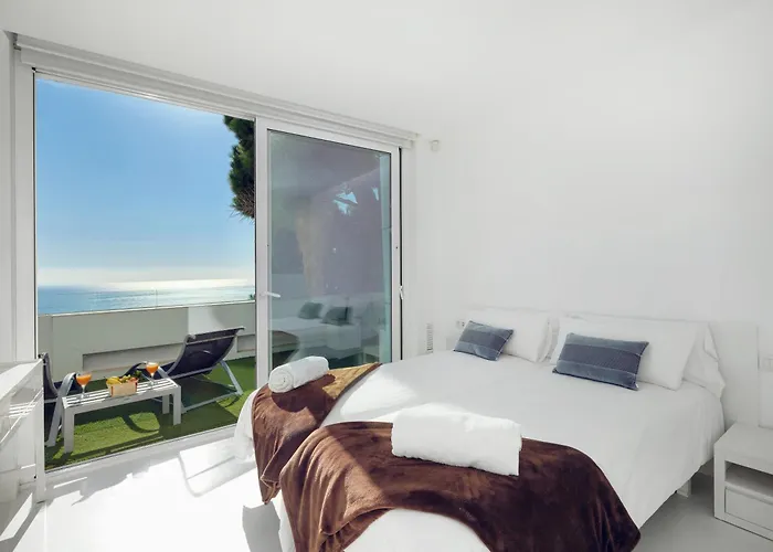 Villa In With Pool, Jacuzzi, Bbq, View, Ac, 12pax Sitges