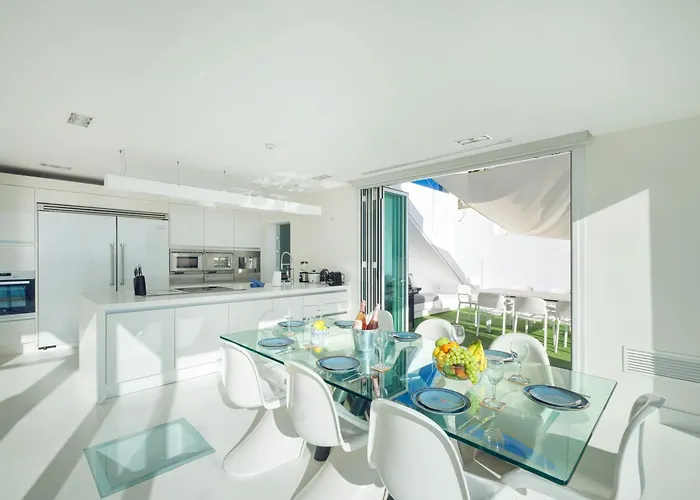 In With Pool, Jacuzzi, Bbq, View, Ac, 12pax Villa *