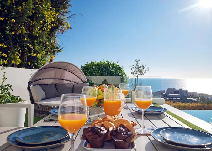 Villa In With Pool, Jacuzzi, Bbq, View, Ac, 12pax