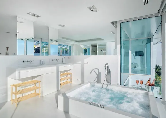 In With Pool, Jacuzzi, Bbq, View, Ac, 12pax Sitges
